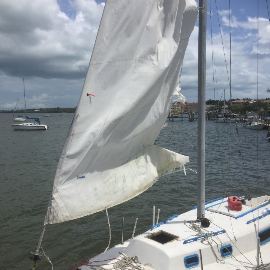Título: 5 Consejos para Elegir el Mejor Catamarán Hinchable para Tus Aventuras Acuáticas