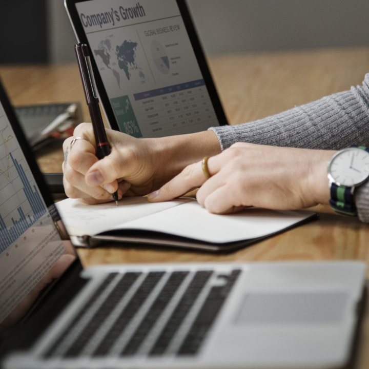 analisis de los mejores pendientes morados para lucir en una boda