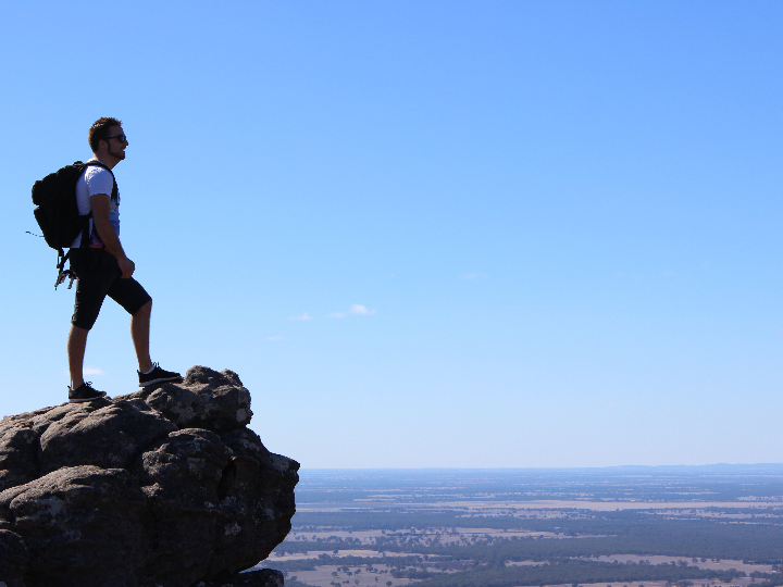 analisis detallado el mejor organizador de mochilas para tus aventuras en la montana