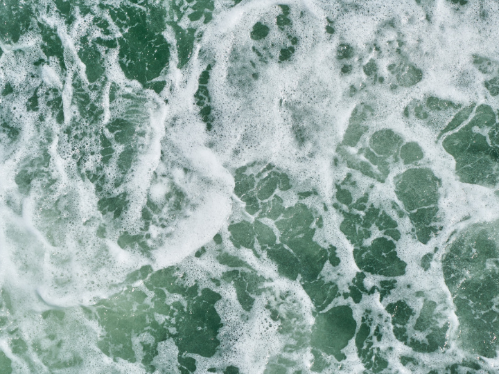 que diferencia hay entre una laca acabado nitro y un barniz para madera