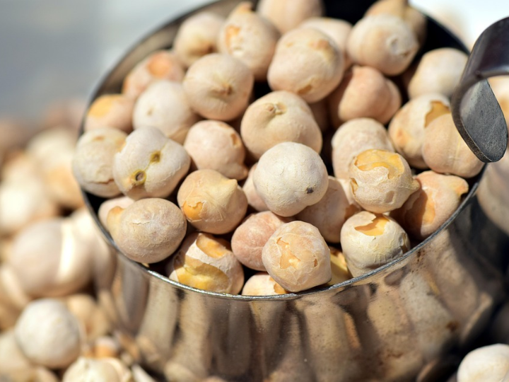 receta tradicional de garbanzos con bacalao y espinacas al estilo de la abuela iun plato irresistible