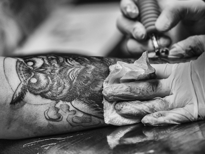 tatuajes adhesivos heridas abiertas