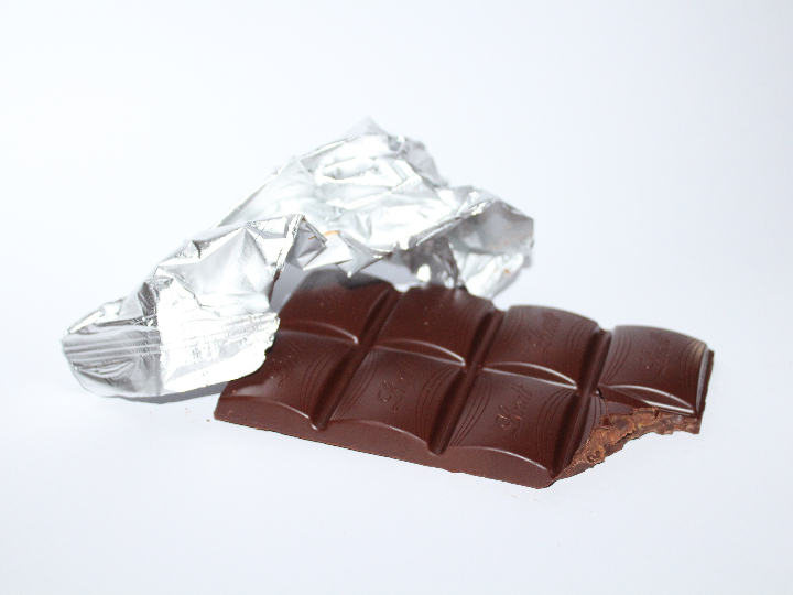 tejas de chocolate y naranja